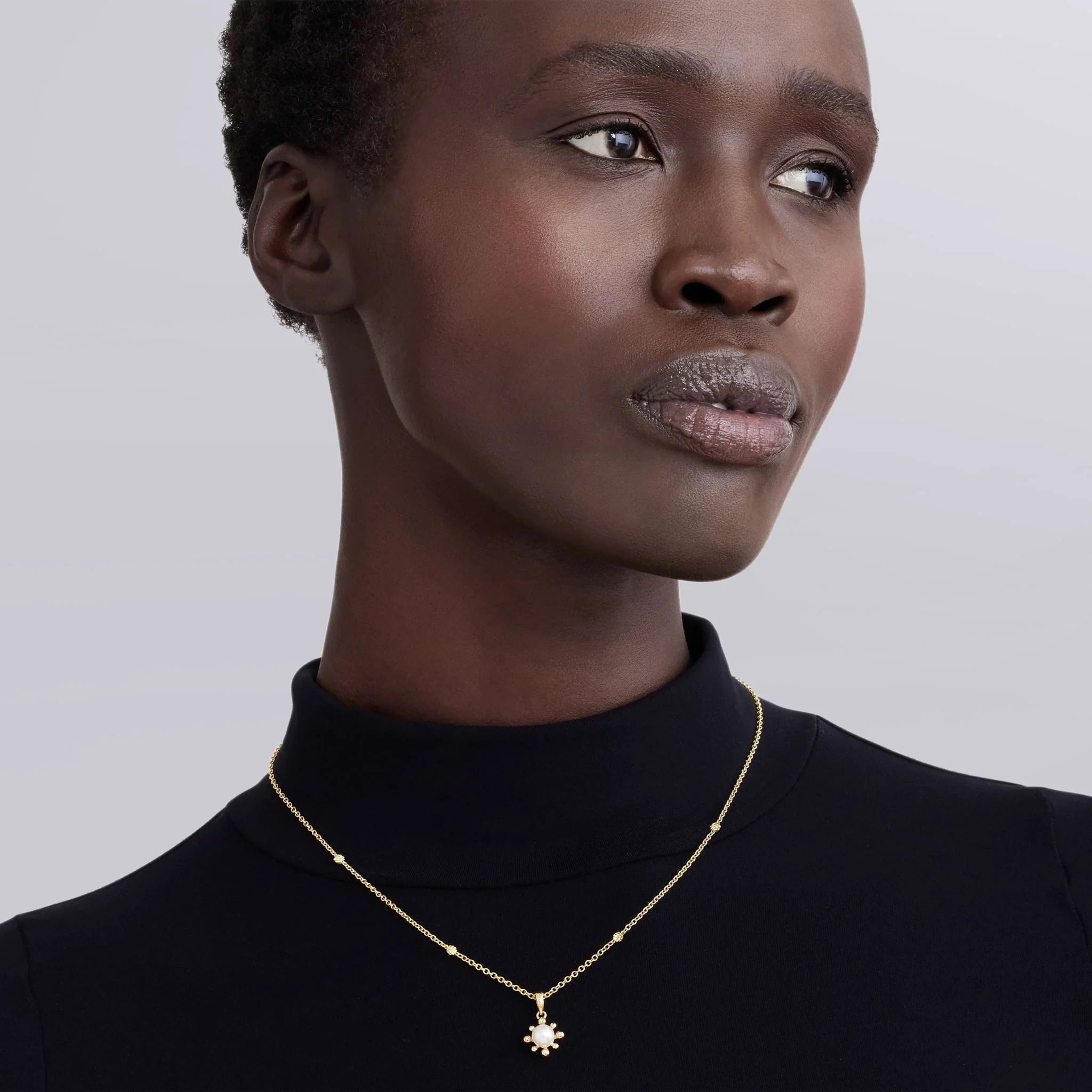 18K Gold Petite Fleur Pearl Diamond Pendant Necklace