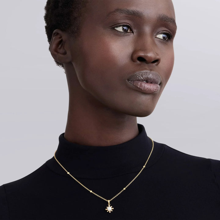 18K Gold Petite Fleur Pearl Diamond Pendant Necklace