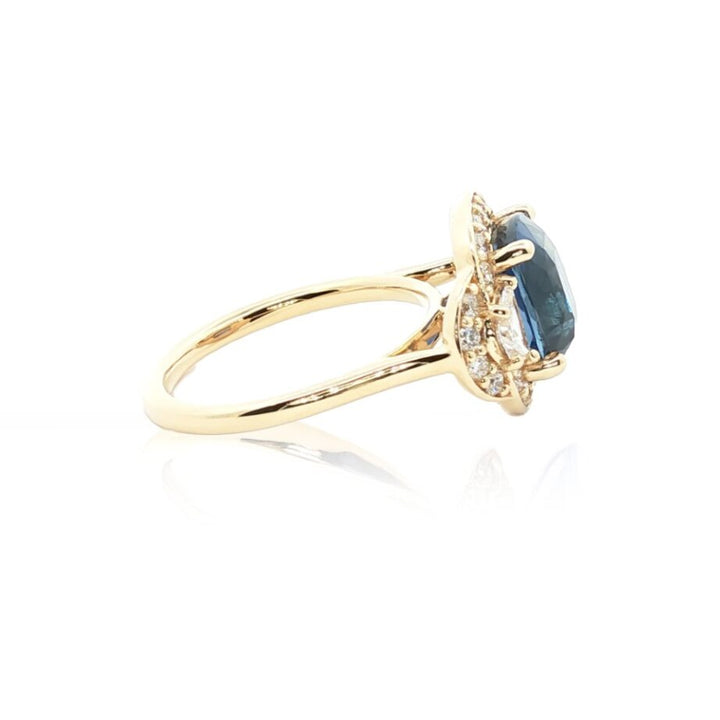 5.93ctw Sapphire and Diamond Ring