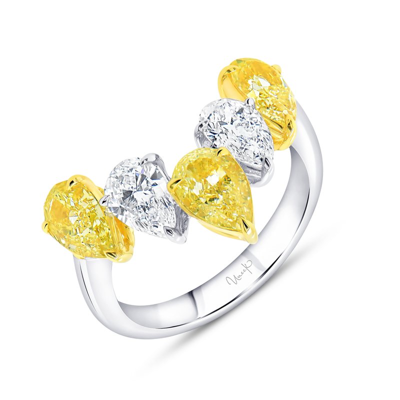 3.55ctw White and Yellow Diamond Ring