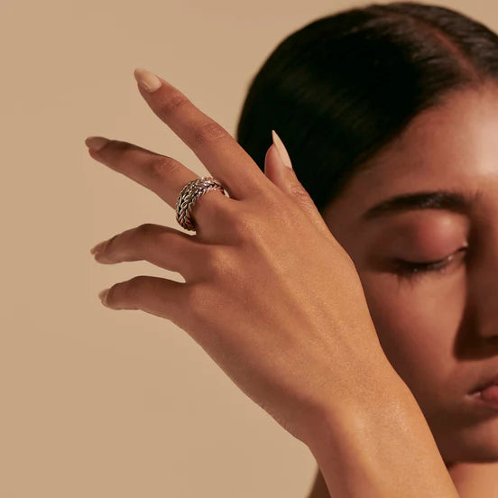 Icon Chevron Band Ring