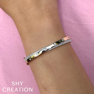 0.57ctw Diamond Pave Bangle