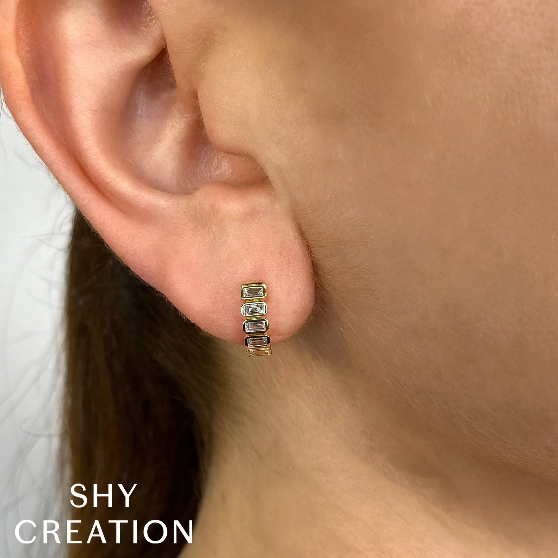 0.59ctw Diamond Baguette Huggie Earring