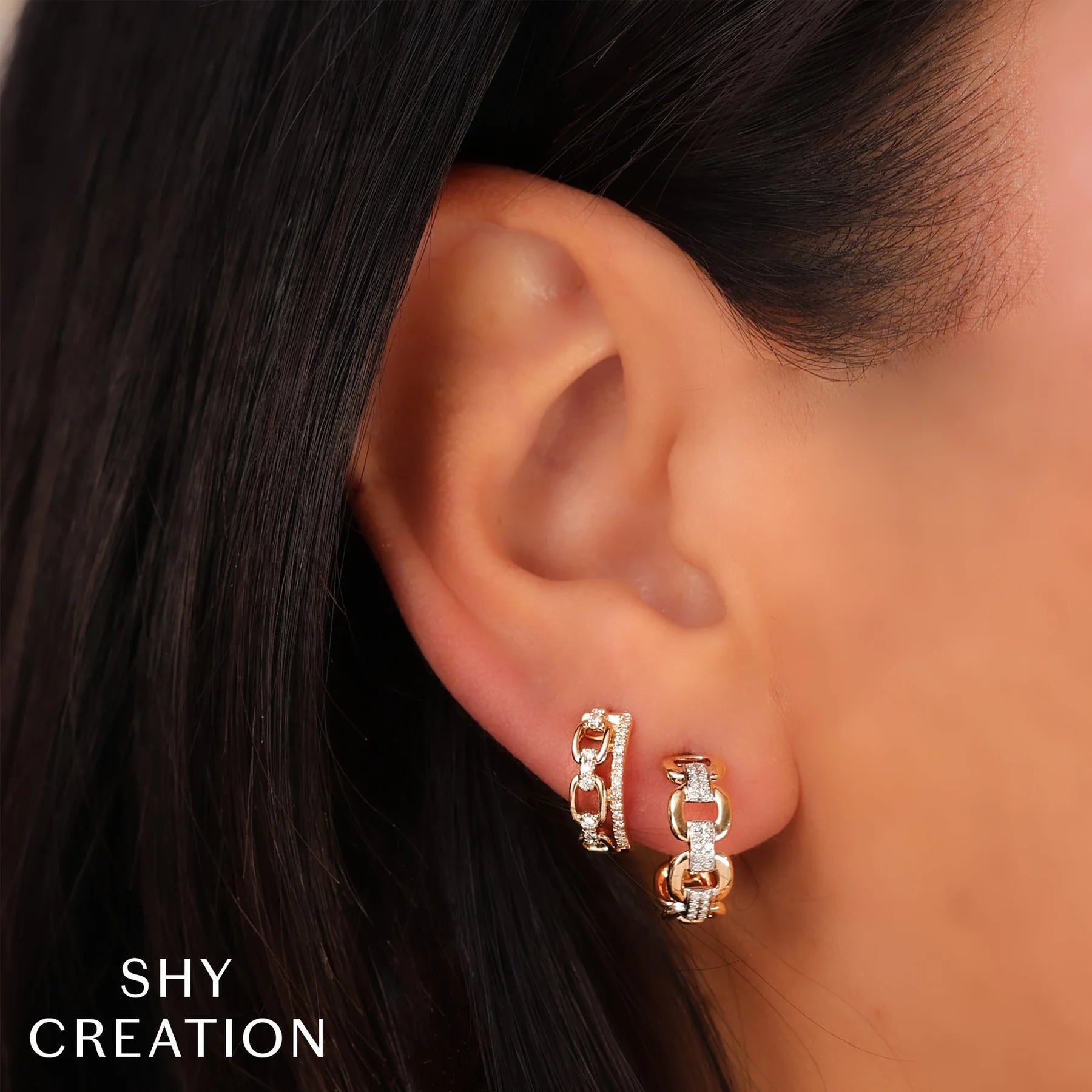 0.13ctw Diamond Link Huggie Earring