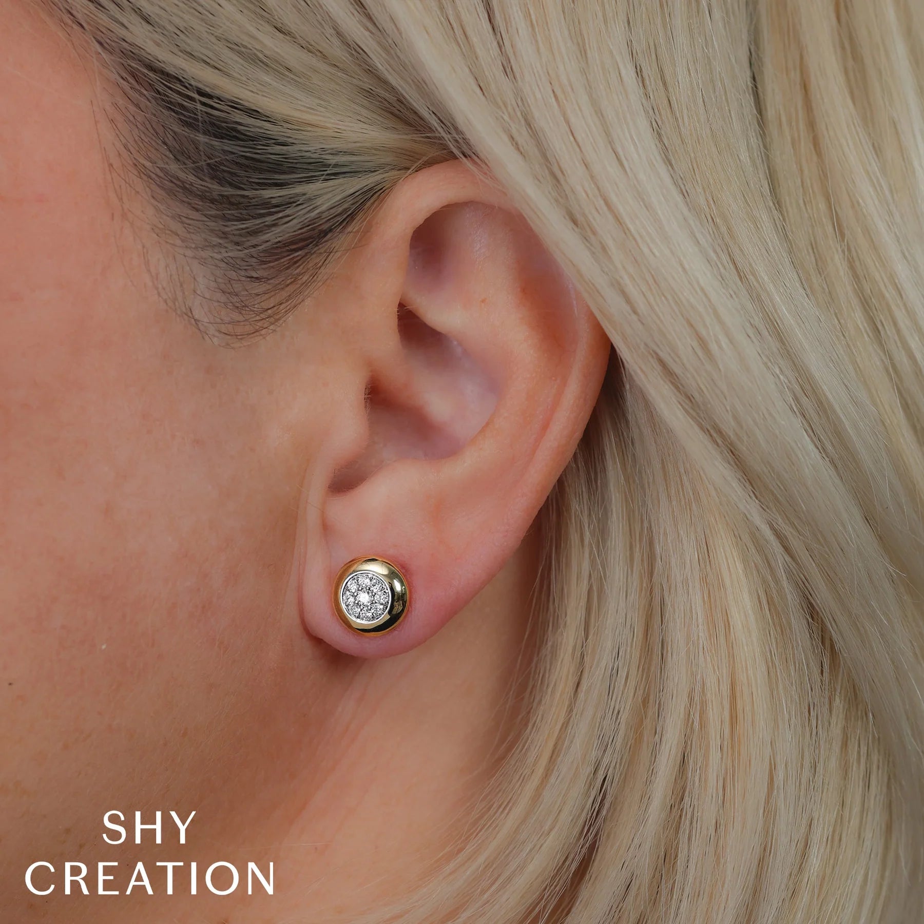 0.26ctw Diamond Circle Stud Earring