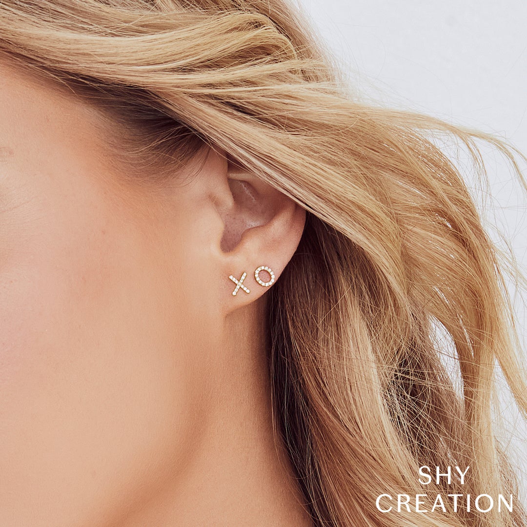 0.09ctw Diamond "XO" Stud Earring