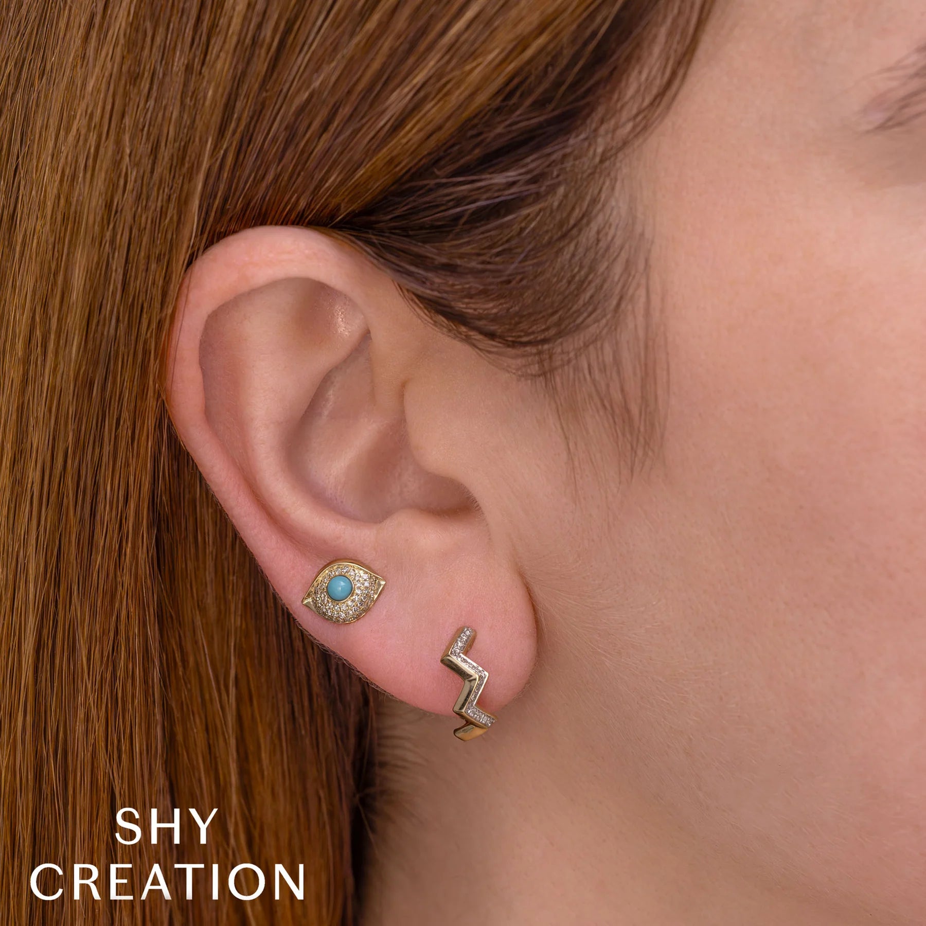 0.10ctw Diamond Zig-Zag Huggie Earring