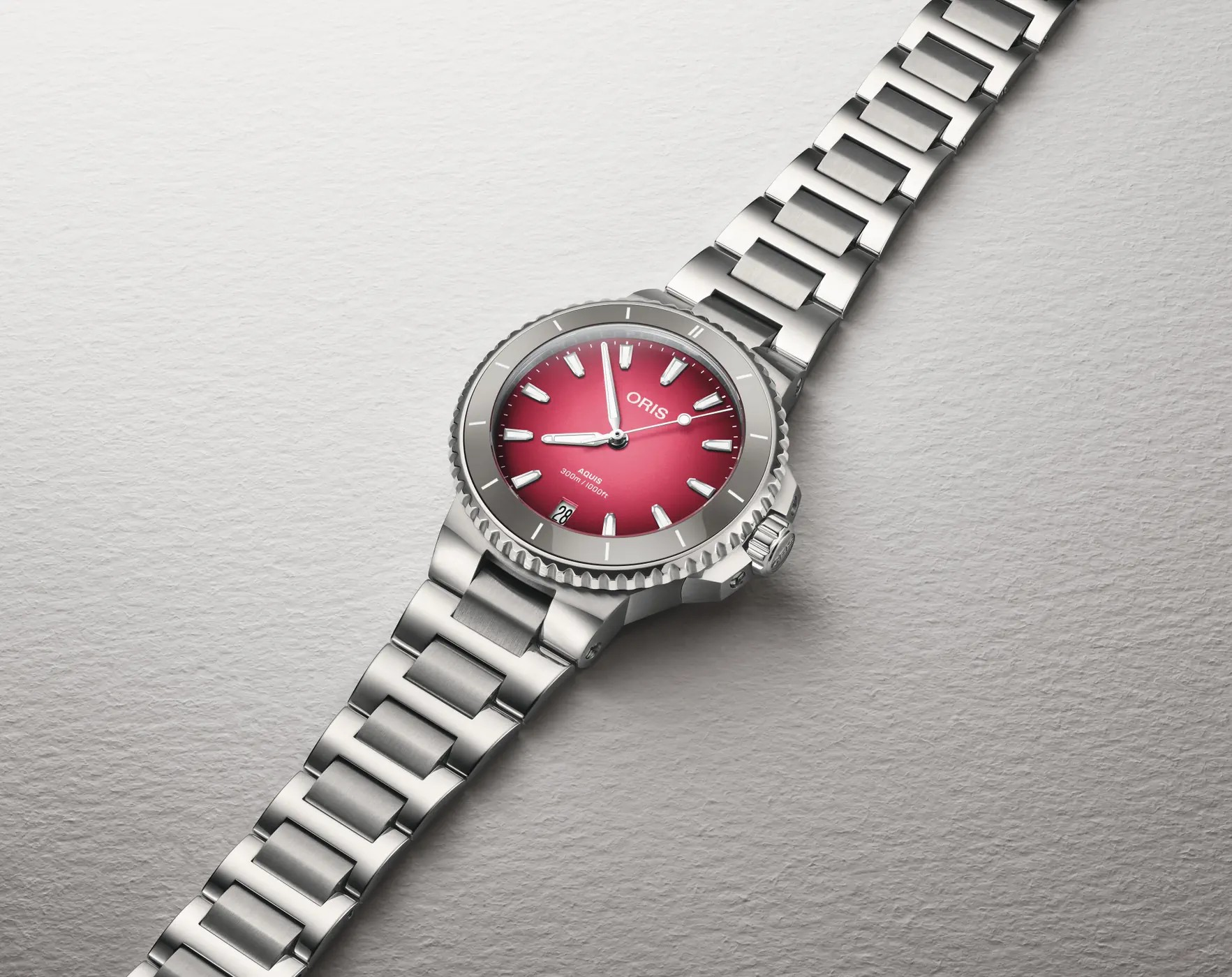 ORIS Aquis Date Taste of Summer 36.50MM – Gunderson's Jewelers