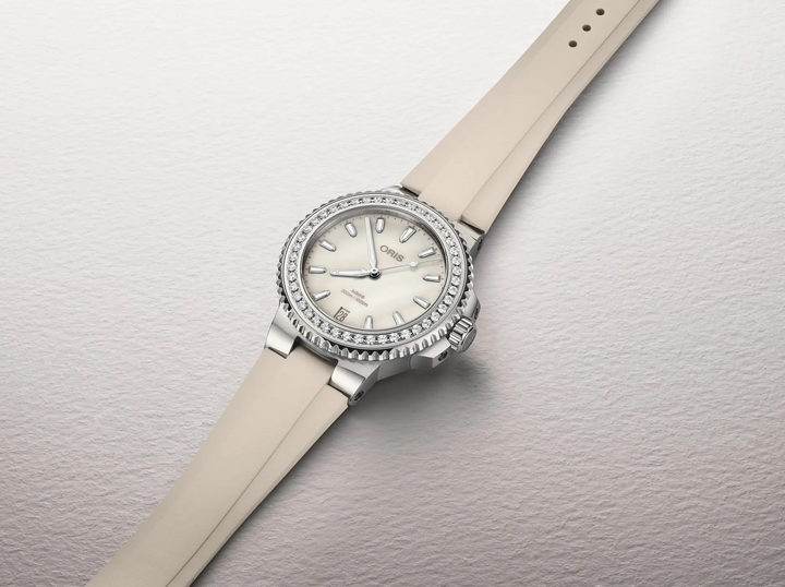 ORIS Aquis Date Taste of Summer 36.50MM