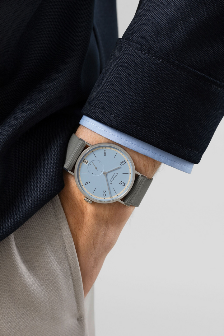 Tangente 38 Date Frostblau